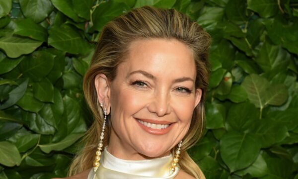 Η Kate Hudson πραγματοποίησε την πιο στυλάτη micro-hair ανανέωση της χρονιάς