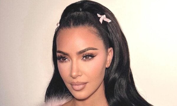 Η Kim Kardashian φέρνει ξανά στο προσκήνιο το κορυφαίο beauty trend των ’60s
