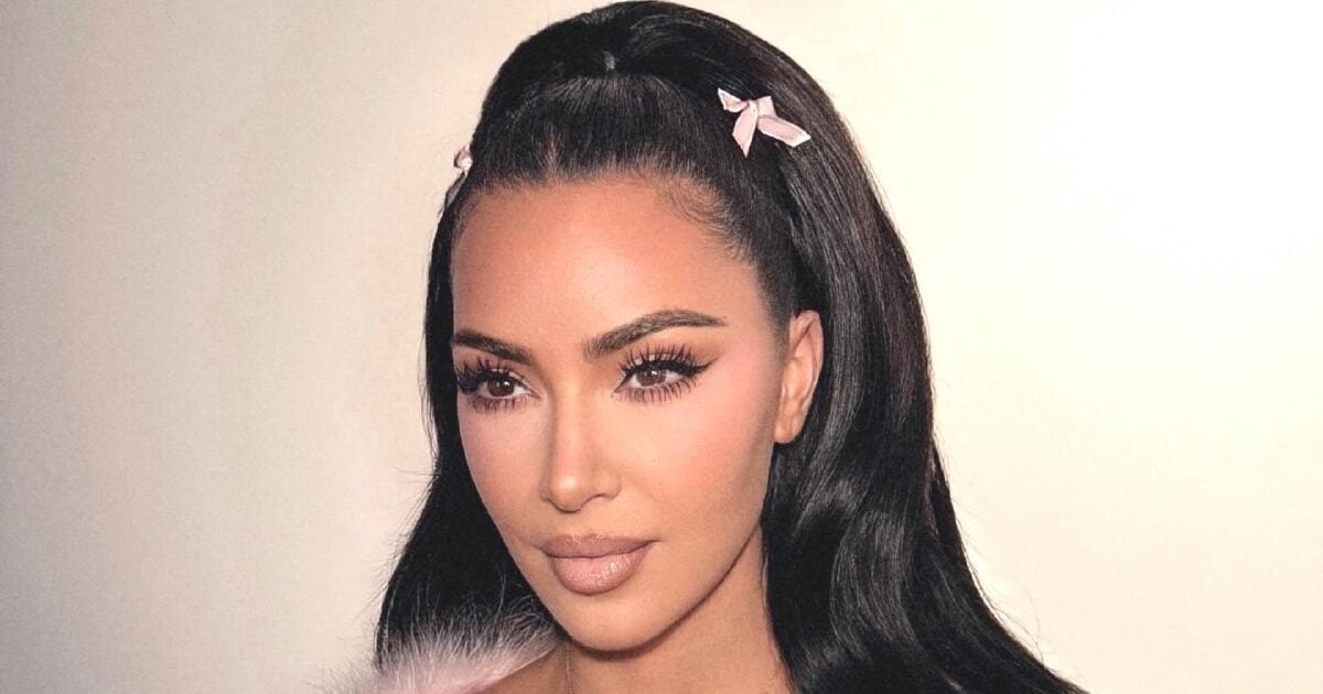 Η Kim Kardashian φέρνει ξανά στο προσκήνιο το κορυφαίο beauty trend των ’60s