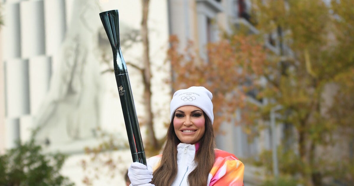 Κίμπερλι Γκιλφόιλ: Συμμετείχε στη λαμπαδηδρομία και διέσχισε τη Διονυσίου Αρεοπαγίτου με τη Φλόγα των Χειμερινών Ολυμπιακών Αγώνων