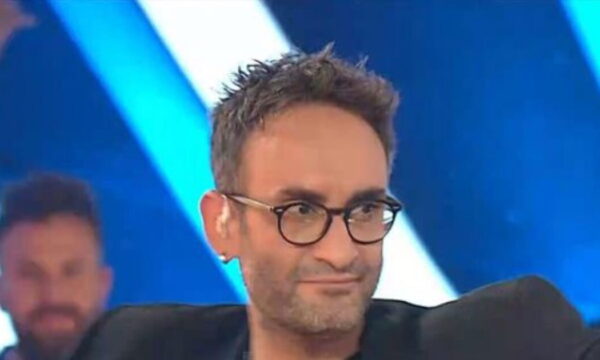 The Voice: Ο Κωνσταντίνος Κωμοδρόμος από την ομάδα της Έλενας Παπαρίζου στέφθηκε ο απόλυτος νικητής