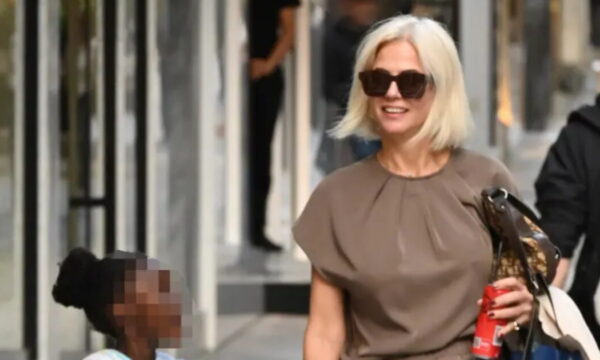 Χριστίνα Κοντοβά: Περιπλάνηση στο κέντρο της Αθήνας με την κόρη της, Έιντα – Εικόνες