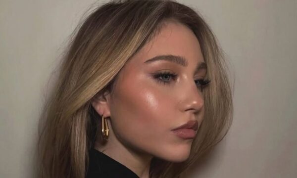 Liquid Makeup: Το λαμπερό trend που προσφέρει φρέσκια, «υγρή» ακτινοβολία στο πρόσωπο