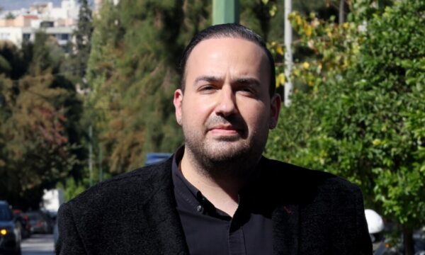 Ο Μαυρίκιος Μαυρικίου αντιδρά στα σχόλια για τη σεξουαλικότητά του: «Αρκετά, υπάρχει και ένα παιδί»