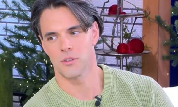 Ρένος Ρώτας: «Αν με ρωτούσες πώς φανταζόμουν τα 35 μου, θα έλεγα ότι έχω δύο παιδιά»