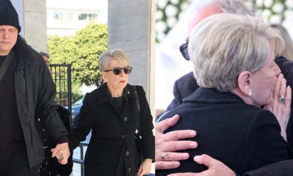 Σύλβα Ακρίτα: Θρήνος στην κηδεία της – Καταβεβλημένη η κόρη της, Έλενα Ακρίτα