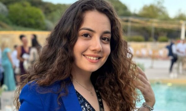 Στέφανι Χαραλάμπους: «Θανάτωσαν» την ηρωίδα από τη «Γη της Ελιάς» – Η δική της άποψη