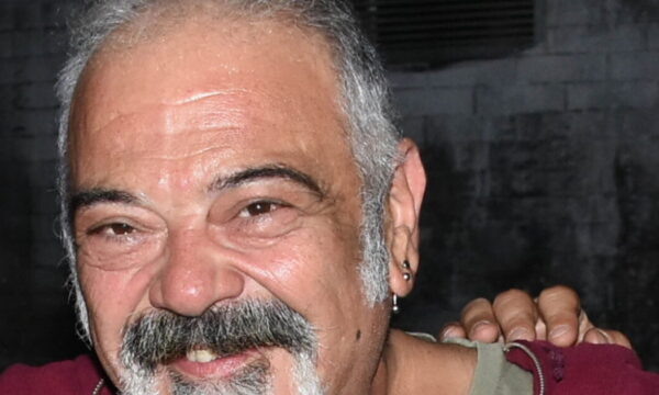 Στηβ Ντούζος: Νοσηλεύεται με κορονοϊό – «Είμαι σκύλος, δεν το βάζω κάτω»