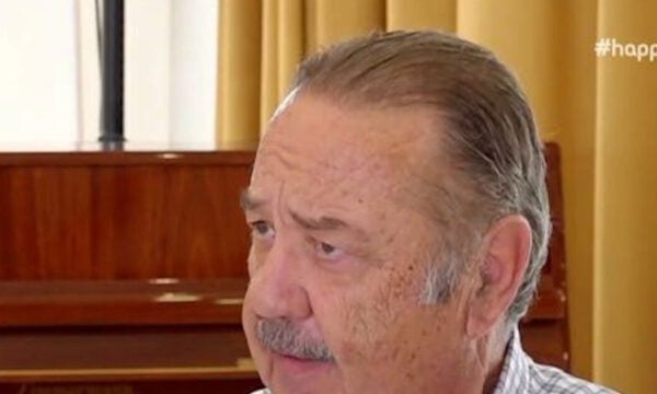 Τάσος Κωστής: «Έπαιζα σε θεατρικό με 32 αιματοκρίτη, πάγωνε το σαγόνι μου και δεν μπορούσα να μιλήσω»