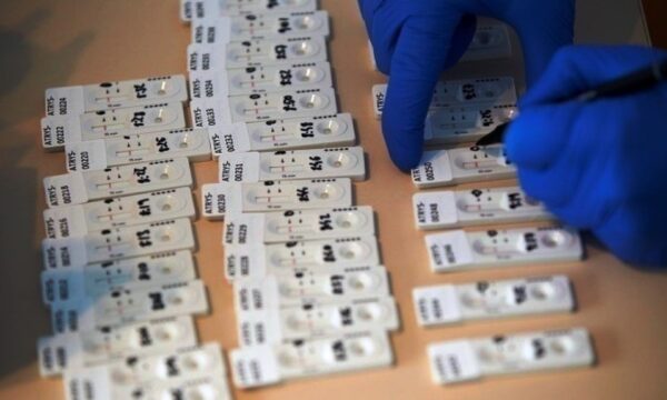 Ψεύτικα τεστ κορονοϊού και γρίπης διακινούνται στην Ευρώπη – Ποια σημεία να ελέγξετε