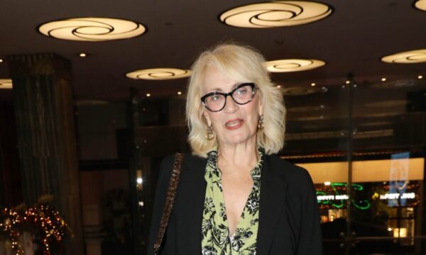 Θέμις Μπαζάκα: «Ο πατέρας μου έπασχε από άνοια, με τρομάζει η αδυναμία»