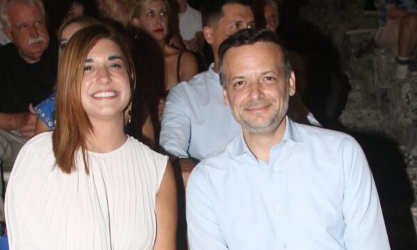 Χάρης Δούκας: Η σύζυγός του νοσηλεύτηκε 12 μέρες – «Αδυνατώ να φανταστώ πώς θα το αντιμετώπιζα χωρίς τη στήριξή του»