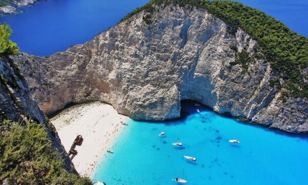 Αυτή η ελληνική ακτή συγκαταλέγεται στις «20 Πιο Ονειρεμένες του Κόσμου»