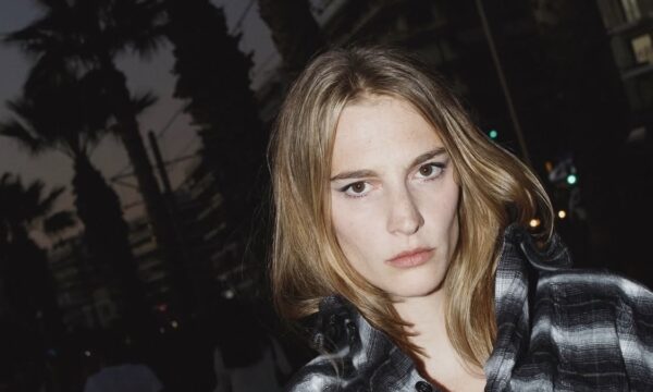Η Ρος Γεωργίου μας μαγεύει με cozy χειμερινά looks και κομψό αέρα