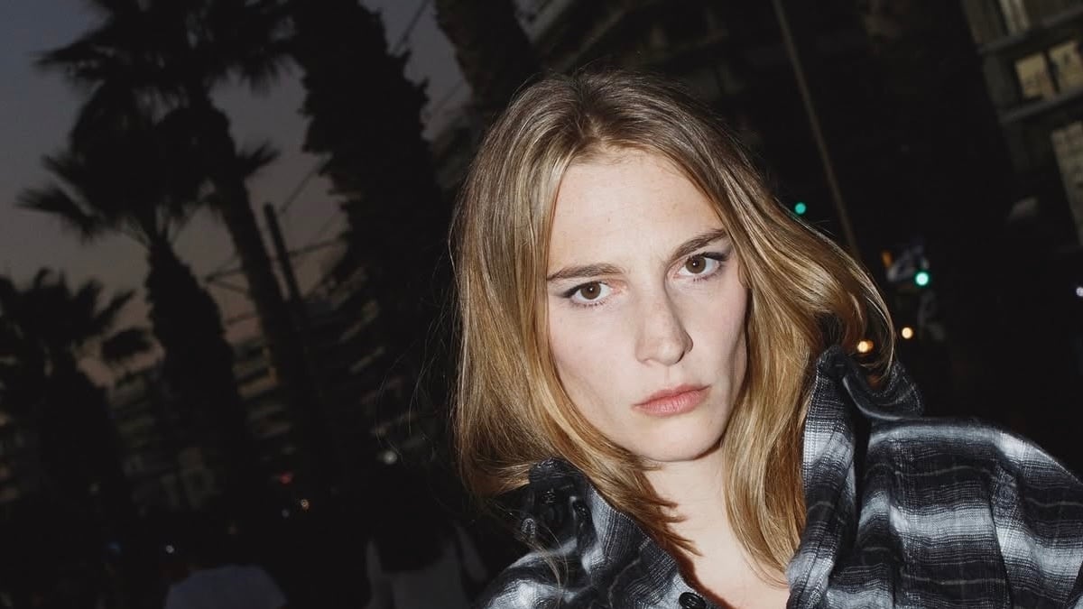 Η Ρος Γεωργίου μας μαγεύει με cozy χειμερινά looks και κομψό αέρα