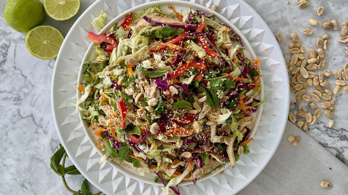 Ασιατική σαλάτα ‘coleslaw’ με κοτόπουλο