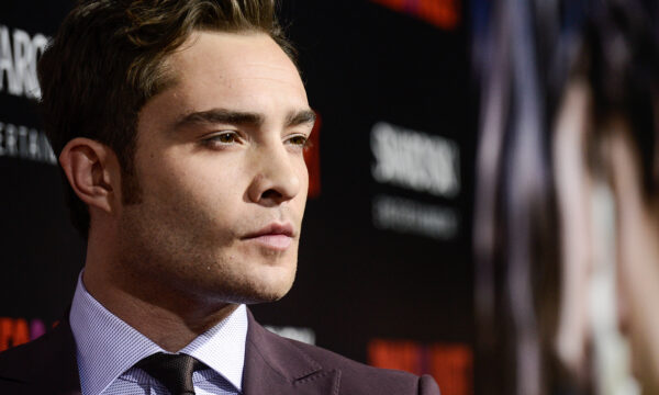 Η επική ιστορική σειρά του Netflix με τον Ed Westwick από το Gossip Girl που καθηλώνει