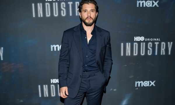 «Πώς τολμάτε;» – Η απαίτηση των φαν του «Game of Thrones» για επανεκτέλεση της 8ης σεζόν εξόργισε τον Κιτ Χάρινγκτον
