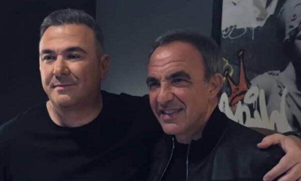 Νίκος Αλιάγας: Πρωτοχρονιά στην Αθήνα – Αξέχαστο ντουέτο στη σκηνή με τον Αντώνη Ρέμο