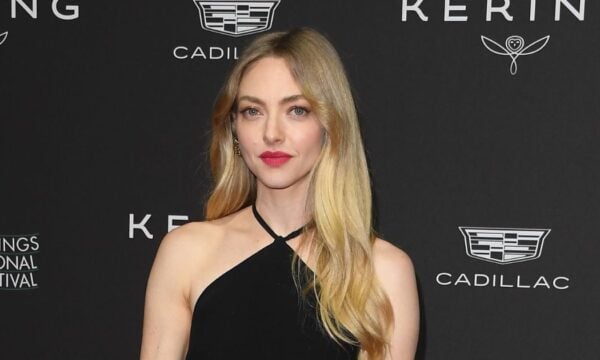Amanda Seyfried: Με στυλάτη εμφάνιση ομορφιάς στα βραβεία Palm Springs International Film Festival
