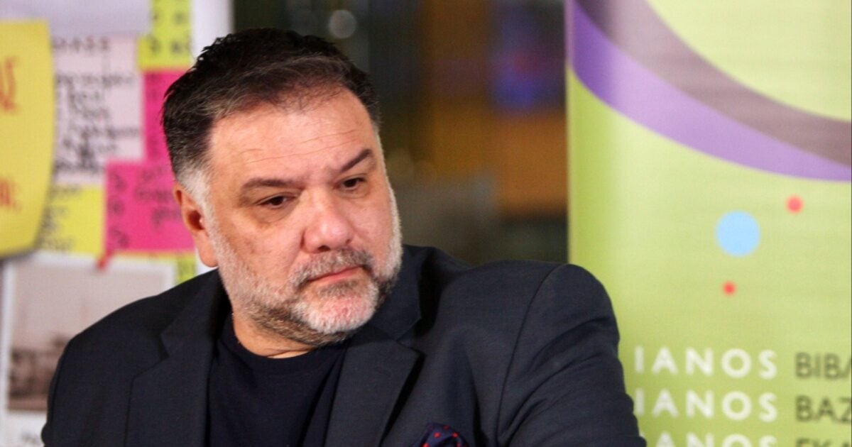 Γρηγόρης Αρναούτογλου: Η πρώην σύντροφός του, Κατερίνα Κόκλα και ο γιος τους στην τελετή αποχαιρετισμού της μητέρας του