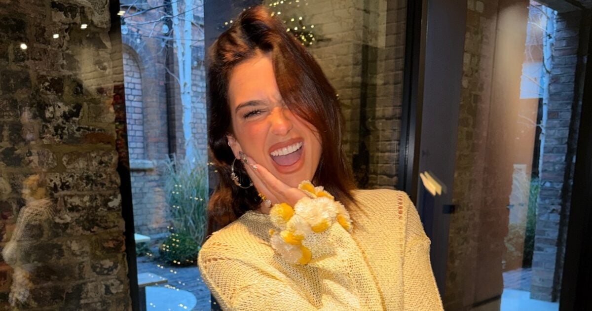 Τα confetti νύχια της Dua Lipa θα σε κάνουν να ξεχάσεις προσωρινά τις σκούρες αποχρώσεις