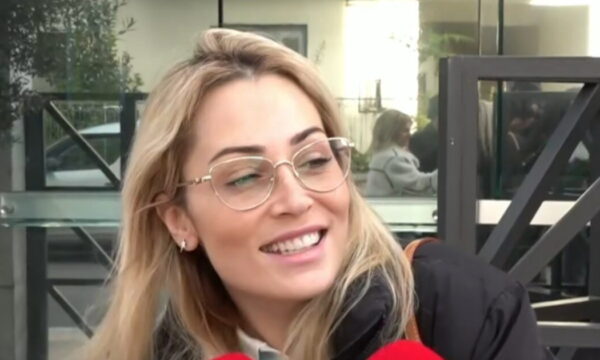Ελένη Βουλγαράκη: «Δεν είμαι ερωτική ταξιδιώτισσα – Δεν μπορώ να ζω με μια βαλίτσα στο χέρι κάθε δύο μέρες»