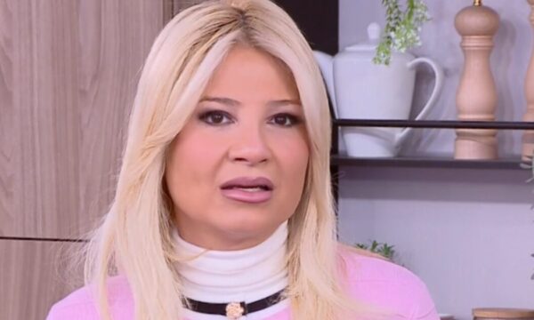 Η Φαίη Σκορδά εξοργισμένη για τον Ανδρέα Μικρούτσικο: «Βλέπω πικρόχολα σχόλια, ντροπή»