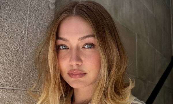 Η Gigi Hadid άλλαξε το ξανθό της look χάρη στον Δημήτρη Γιαννέτο