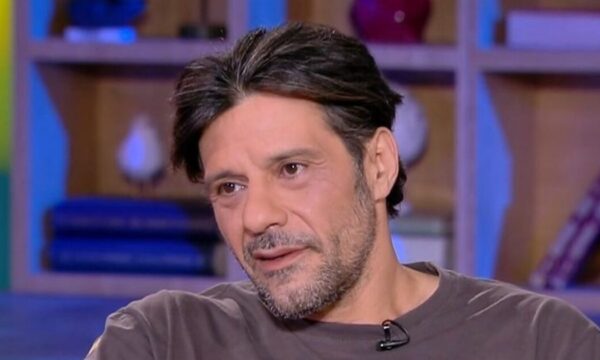 Γιώργος Σεϊταρίδης: «Τρία χρόνια ικέτευα τη σύντροφό μου να με παντρευτεί»