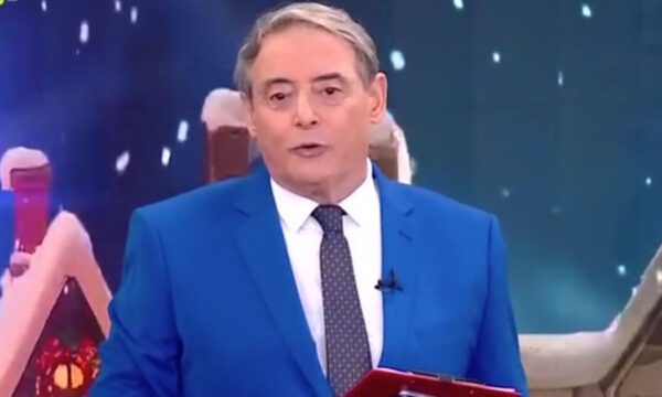 Ιορδάνης Χασαπόπουλος: Οι ευχές ζωντανά για τη γιορτή του και το αστείο σχόλιο για διάσημο πολιτικό