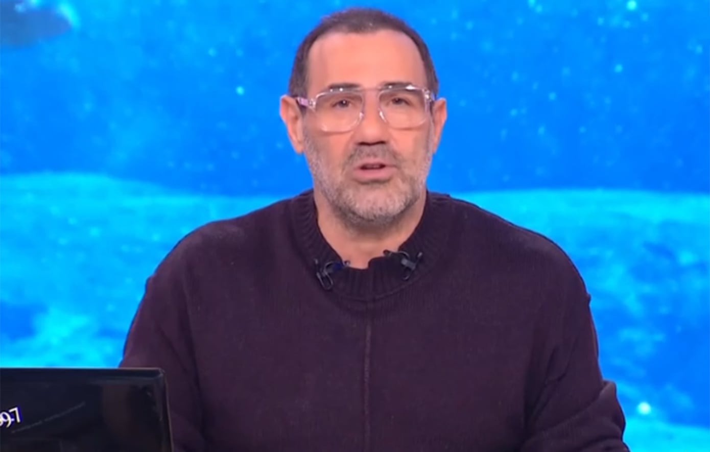 Αμήχανη πρεμιέρα για τους Ράδιο Αρβύλα: Η διαρκής αγωνία του «Θεέ μου, τι μας επιφυλάσσει η μέρα»