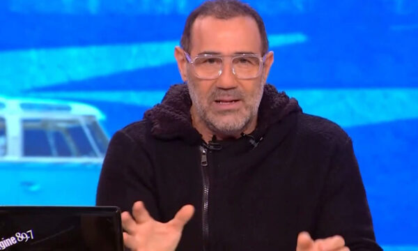 Ο Αντώνης Κανάκης επικρίνει το Survivor: «Υπάρχει κανείς που παρακολουθεί αυτό το πράγμα;»