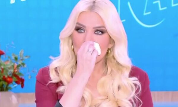 Η Κατερίνα Καινούργιου σε δάκρυα: «Δεν καταλαβαίνω τι με έχει πιάσει, παλιότερα δεν ήμουν τόσο ευσυγκίνητη»