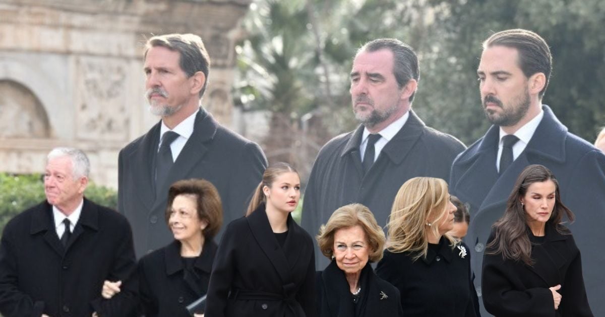 Αποχαιρετισμός Πριγκίπισσας Ειρήνης: Πλήθος στο ύστατο αντίο – Συγκινημένη η Βασίλισσα Σοφία