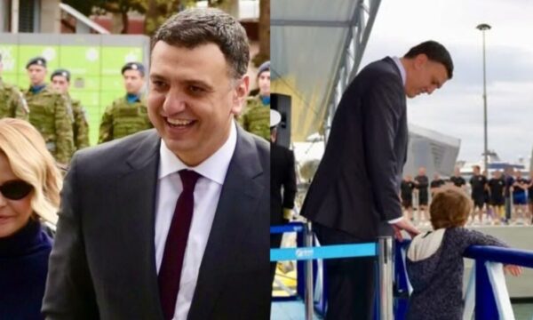 Βασίλης Κικίλιας – Τζένη Μπαλατσινού: Θεοφάνεια στον Πειραιά με τον γιο τους, Παναγιώτη – Αντώνιο