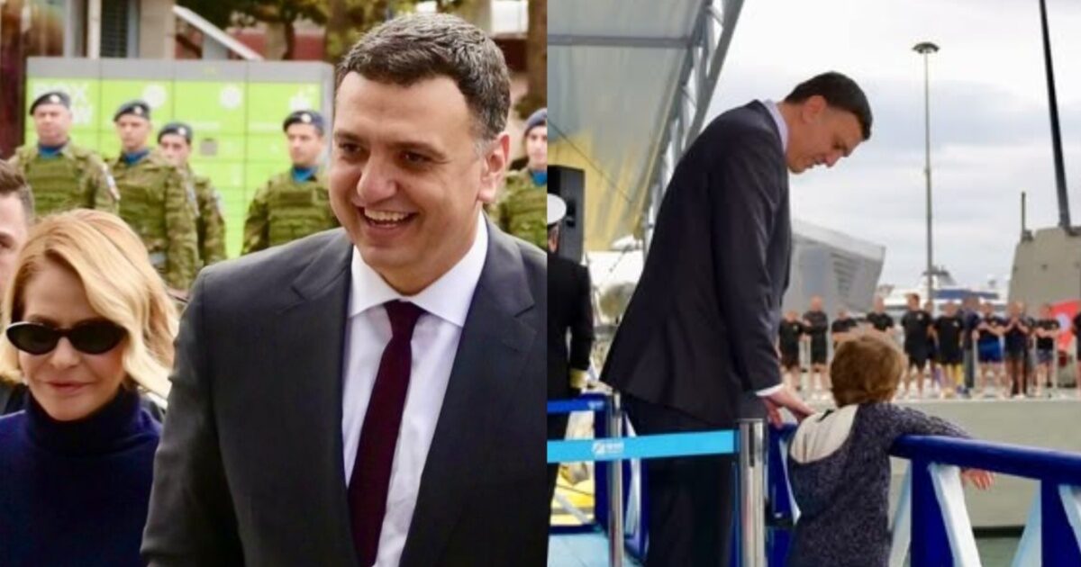 Βασίλης Κικίλιας – Τζένη Μπαλατσινού: Θεοφάνεια στον Πειραιά με τον γιο τους, Παναγιώτη – Αντώνιο