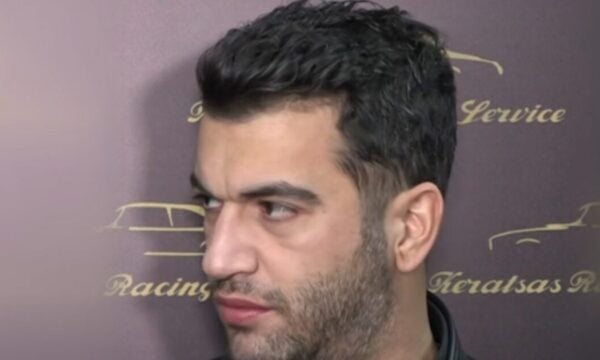 Ο Μάνος Ιωάννου για τον Πέτρο Φιλιππίδη στο πάρτι του: «Γιατί έγινε θέμα, δεν μπορεί να κυκλοφορεί;»
