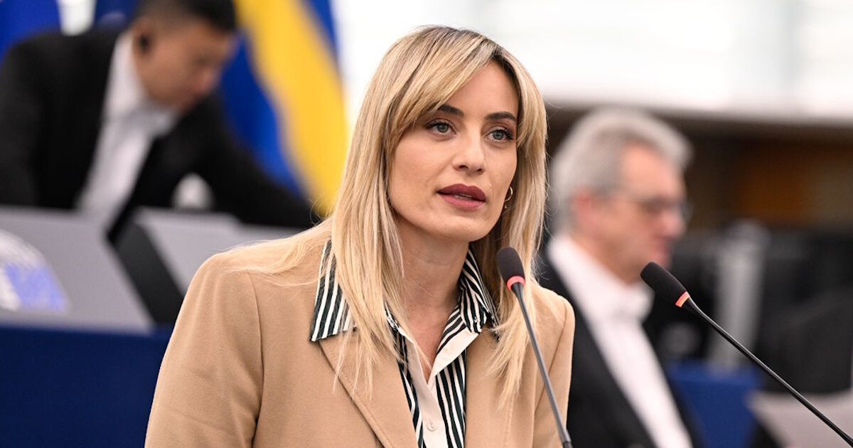 Ελεονώρα Μελέτη: «Έχουμε αντικρίσει τον εαυτό μας γυμνό στο ίντερνετ χωρίς να έχουμε γδυθεί»