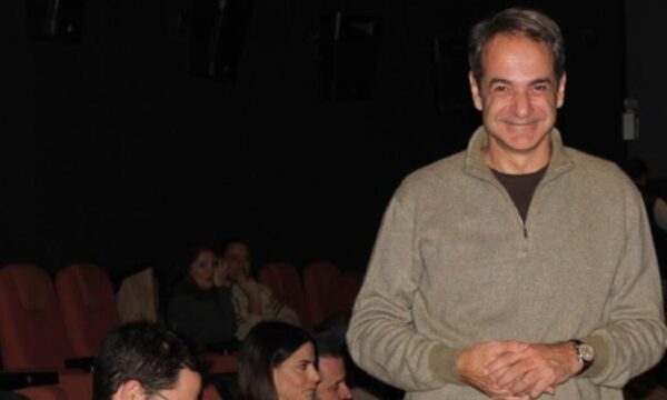 Κυριάκος Μητσοτάκης: Στο σινεμά με τον γιο του Κωνσταντίνο για την ταινία «Καποδίστριας»