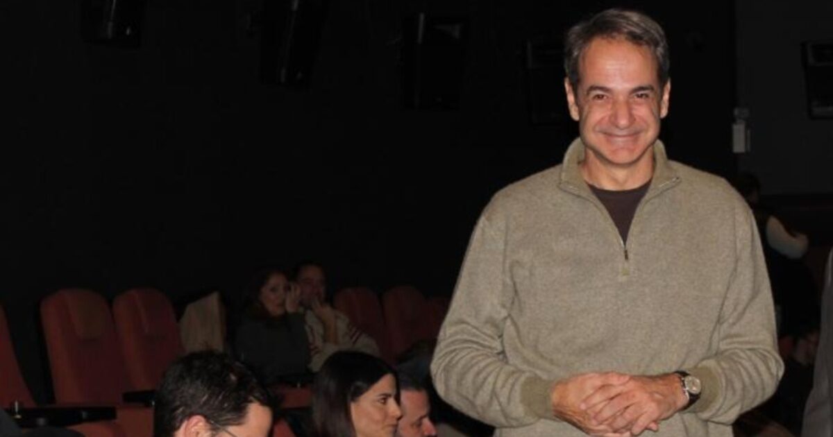 Κυριάκος Μητσοτάκης: Στο σινεμά με τον γιο του Κωνσταντίνο για την ταινία «Καποδίστριας»