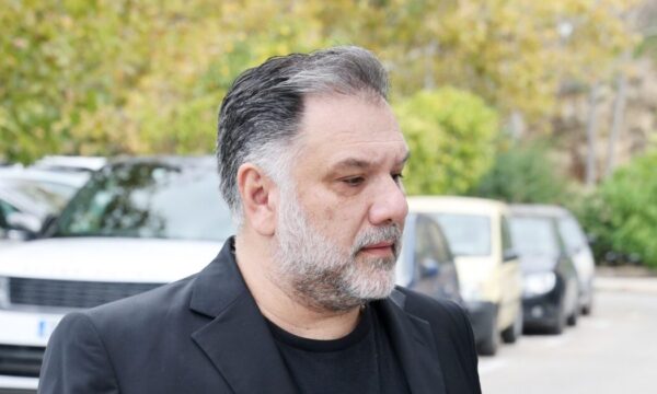 Γρηγόρης Αρναούτογλου για Γιώργο Παπαδάκη: «Είναι ο πρώτος μύθος που αποσύρεται από την τηλεόραση»