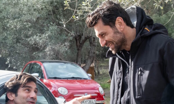 «Κάμπινγκ»: Η πρώτη παρασκηνιακή εικόνα των ηθοποιών της σειράς του MEGA