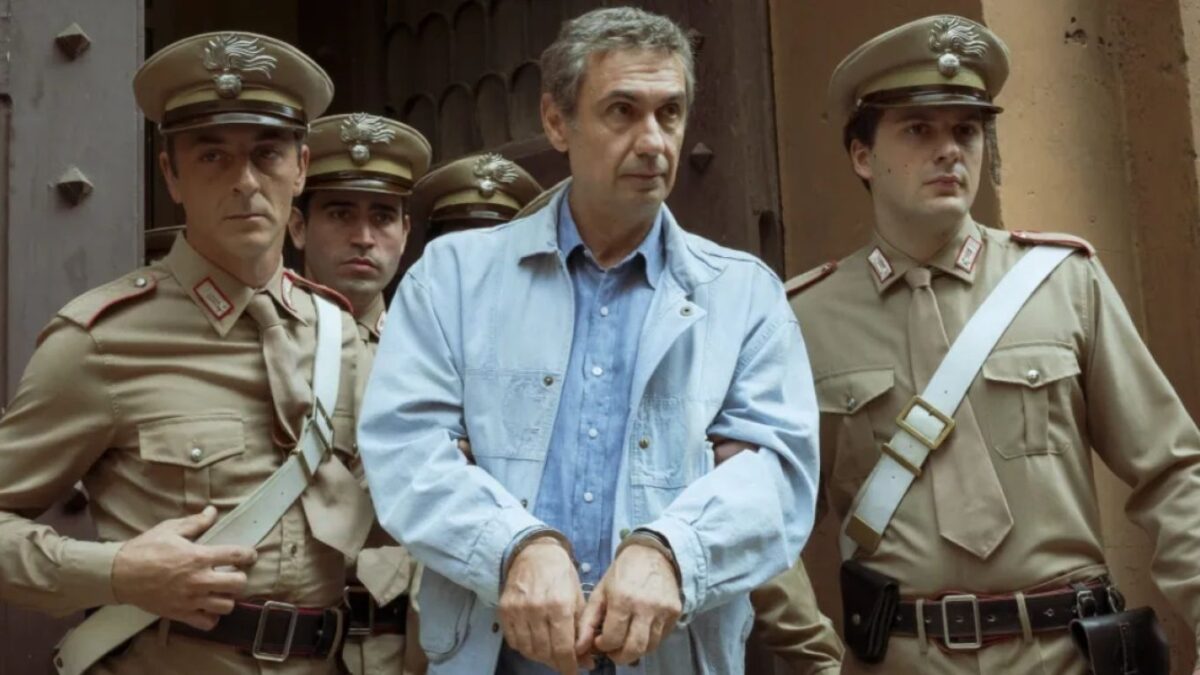 Portobello: Η σειρά για τον «άρχοντα» της ιταλικής τηλεόρασης που κατηγορήθηκε άδικα για σχέσεις με τη μαφία