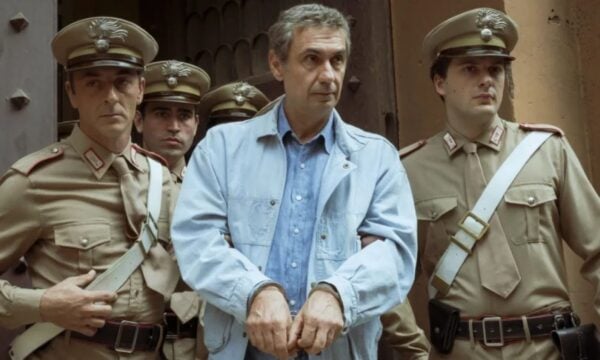 Portobello: Η σειρά για τον «άρχοντα» της ιταλικής τηλεόρασης που κατηγορήθηκε άδικα για σχέσεις με τη μαφία