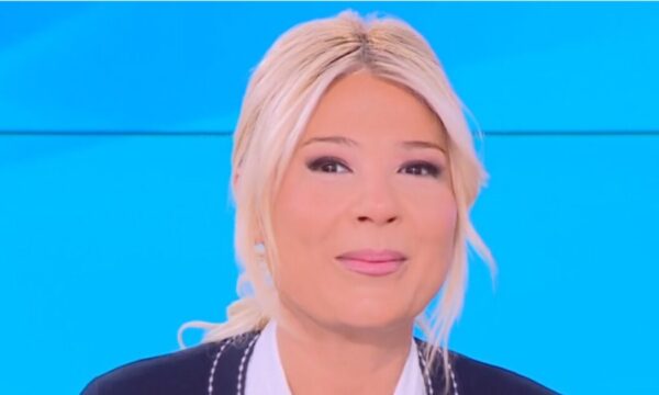 Φαίη Σκορδά: «Η αμηχανία που ένιωσα – Του ζήτησα συγγνώμη» – Η εξομολόγηση για το συμβάν σε θεατρική παράσταση