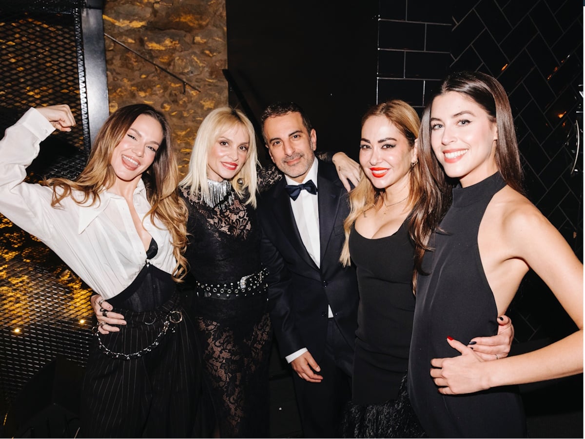 Στέλιος Κουδουνάρης: Το λαμπερό ετήσιο δείπνο στο Κολωνάκι – Δες εικόνες