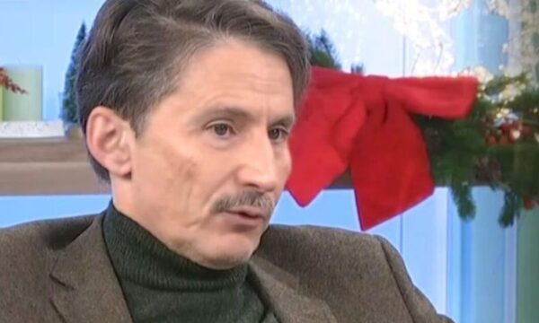 Δημήτρης Τσάρλοου: «Ο Καραγάτσης ήταν ο παππούς μου, η μητέρα μου είχε μια δύσκολη σχέση μαζί του»