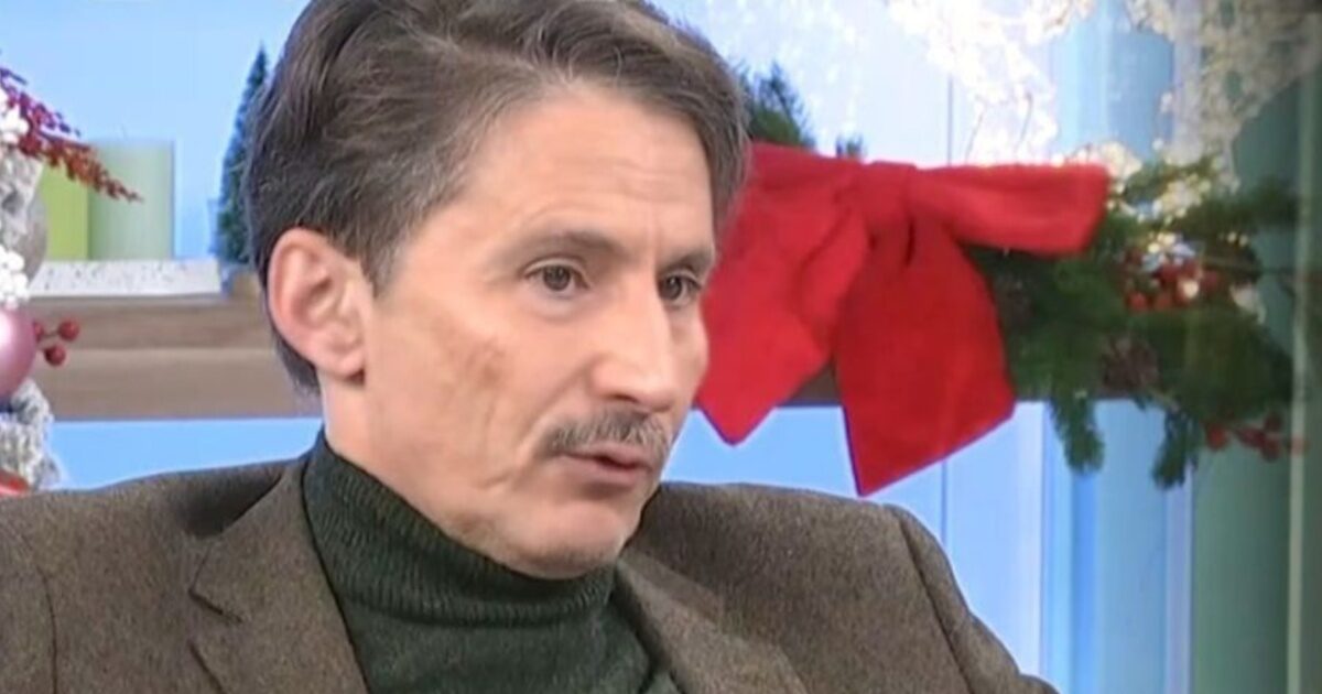 Δημήτρης Τσάρλοου: «Ο Καραγάτσης ήταν ο παππούς μου, η μητέρα μου είχε μια δύσκολη σχέση μαζί του»