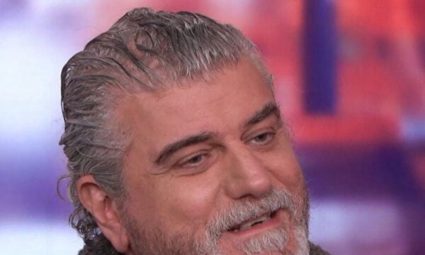 Βλαδίμηρος Κυριακίδης: «Οι άνδρες δυσκολευόμαστε να αγκαλιάσουμε τη γυναίκα και τη θηλυκή μας πλευρά»
